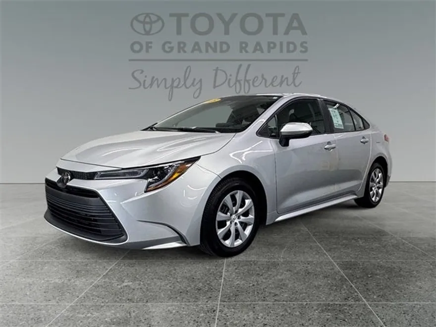 2025 Toyota Corolla LE photo 1