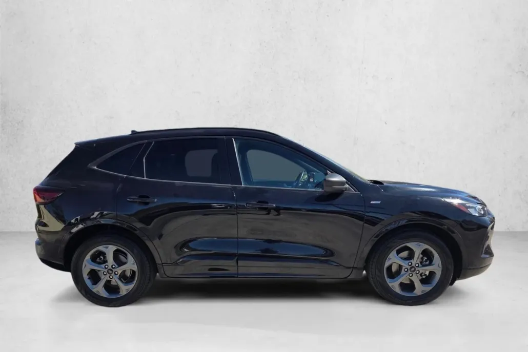 2023 Ford Escape ST-Line photo 1