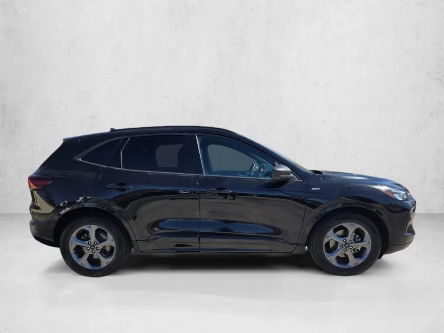 2023 Ford Escape ST-Line photo 1