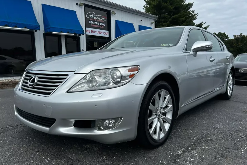 2010 Lexus LS 460 L photo 1