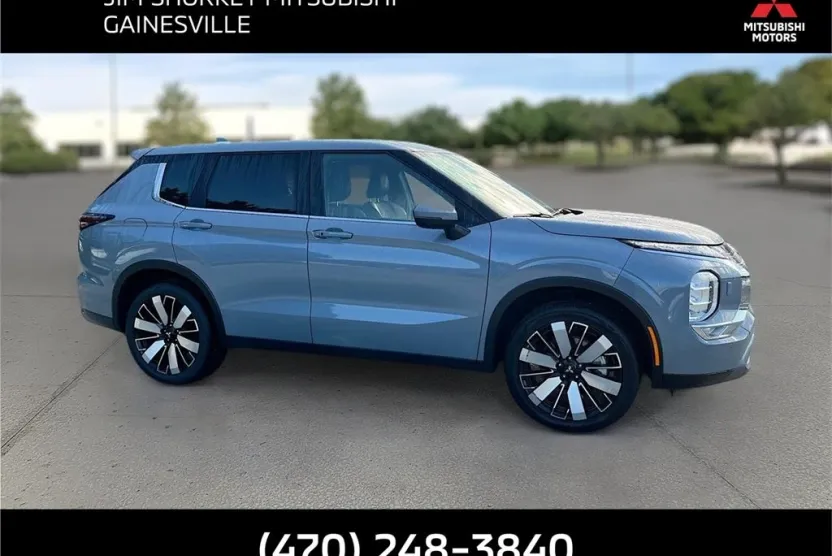 2025 Mitsubishi Outlander SE photo 1