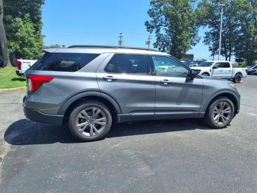 2022 Ford Explorer XLT photo 1