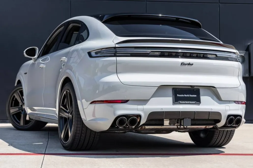 2025 Porsche Cayenne Turbo E-Hybrid Coupe photo 1