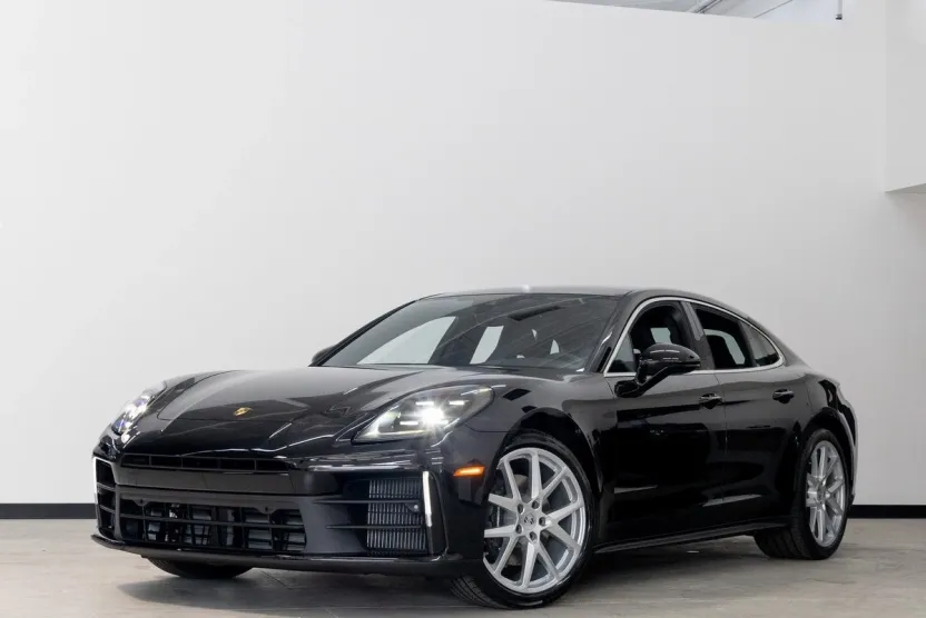 2025 Porsche Panamera 4 photo 1