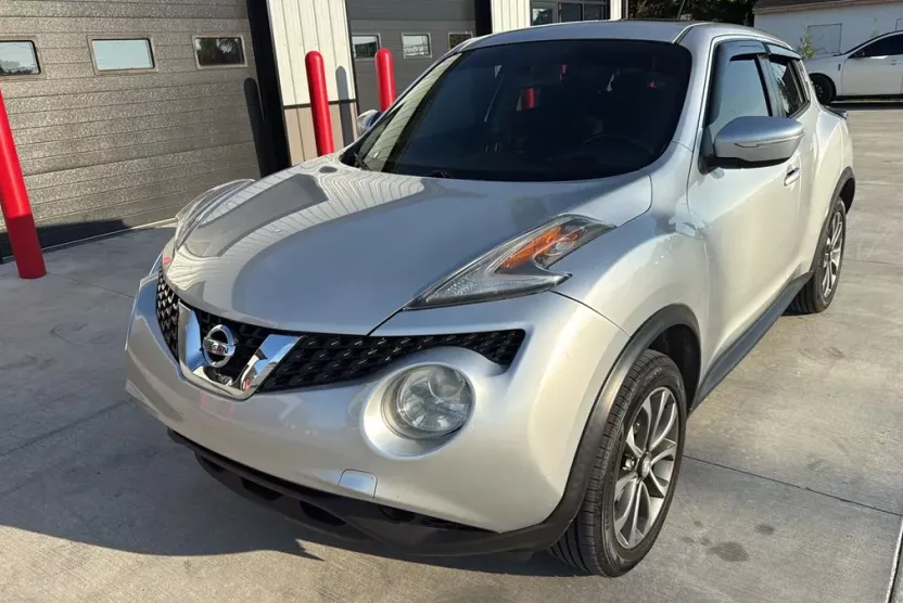 2017 Nissan Juke SV photo 1