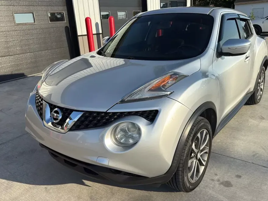 2017 Nissan Juke SV photo 1