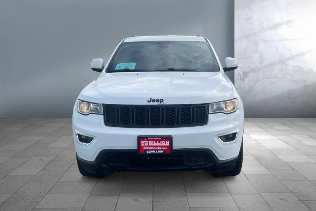 2019 Jeep Grand Cherokee Laredo E photo 1