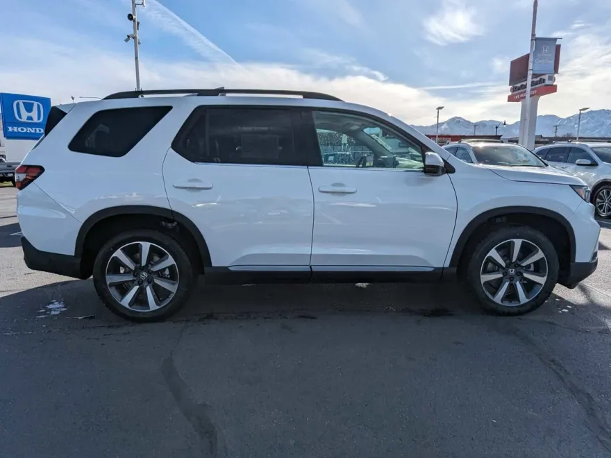 2025 Honda Pilot Touring photo 1