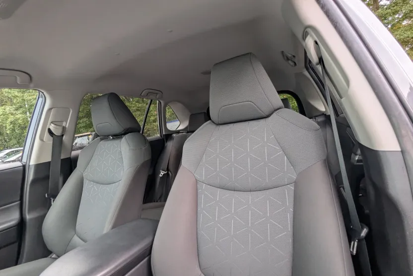 2023 Toyota RAV4 XLE photo 1