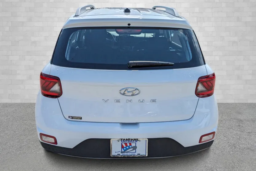 2025 Hyundai Venue SEL photo 1