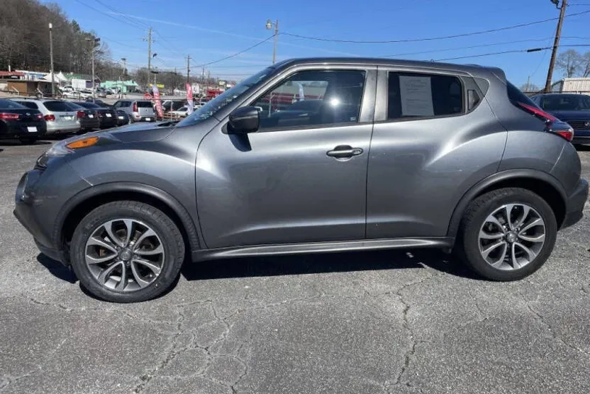 2017 Nissan Juke S photo 1