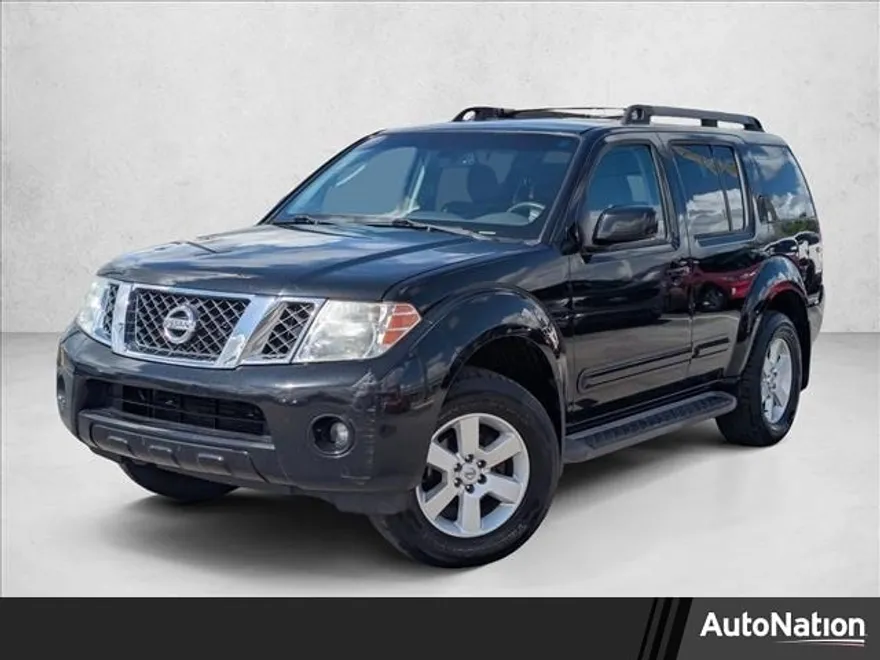 2012 Nissan Pathfinder SV photo 1