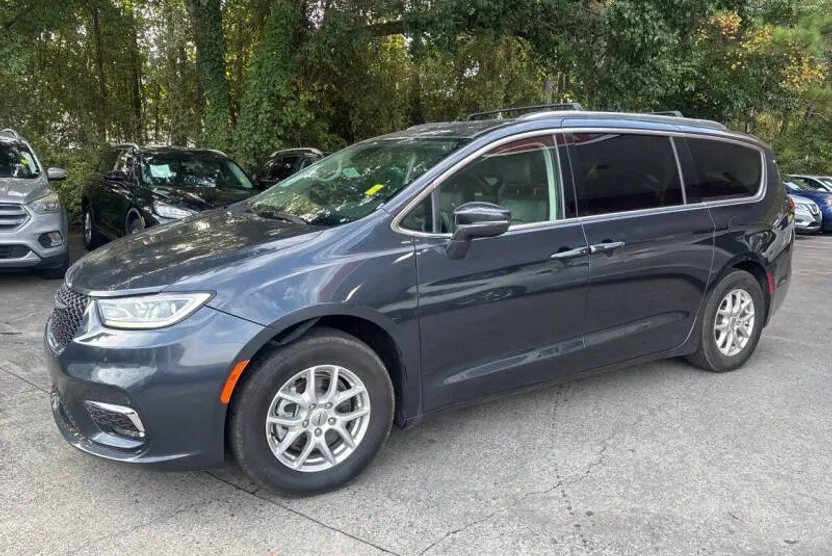 2021 Chrysler Pacifica Touring L photo 1