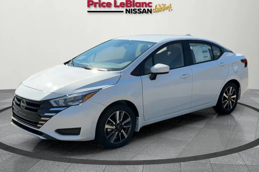 2025 Nissan Versa 1.6 SV photo 1