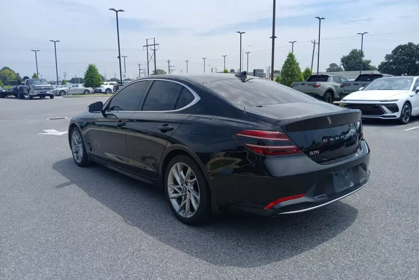 2022 Genesis G70 2.0T photo 1