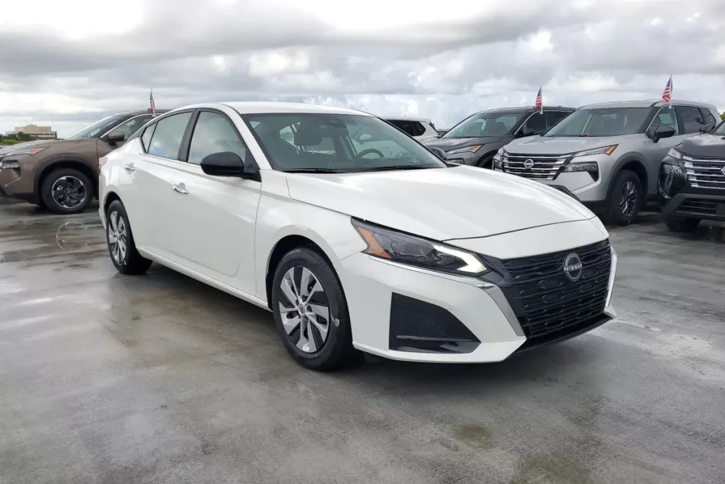 2025 Nissan Altima S photo 1