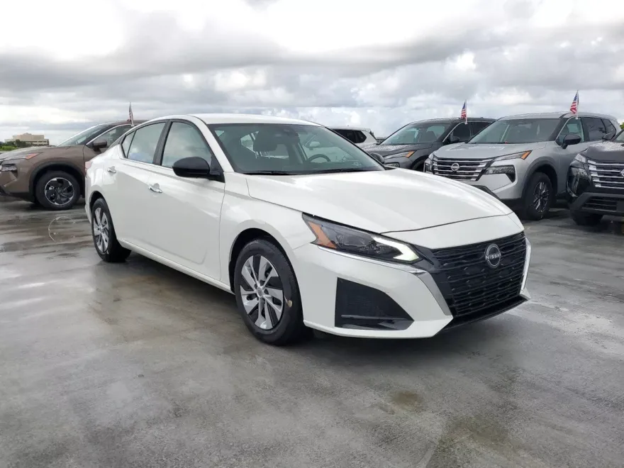 2025 Nissan Altima S photo 1