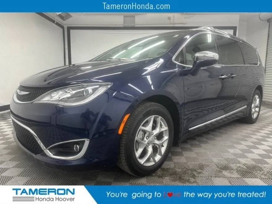 2019 Chrysler Pacifica Limited photo 1