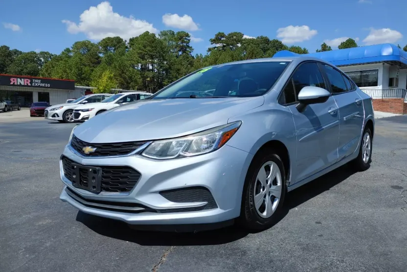 2018 Chevrolet Cruze LS photo 1