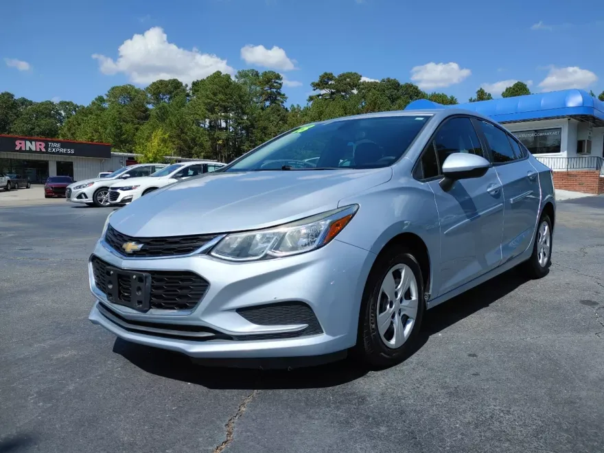2018 Chevrolet Cruze LS photo 1