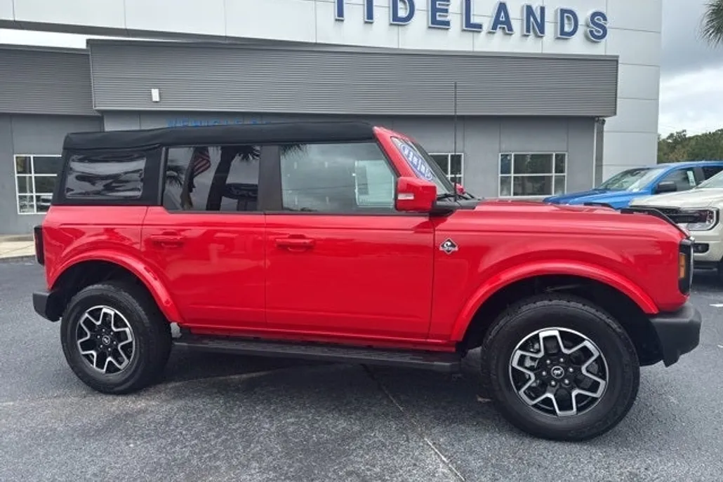 2023 Ford Bronco Outer Banks photo 1