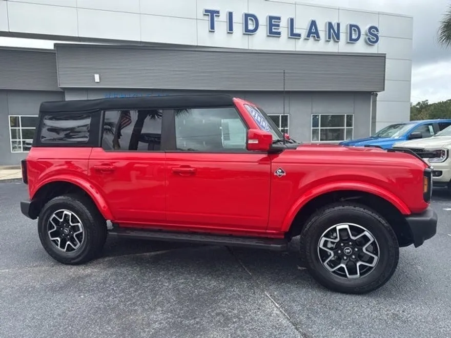 2023 Ford Bronco Outer Banks photo 1