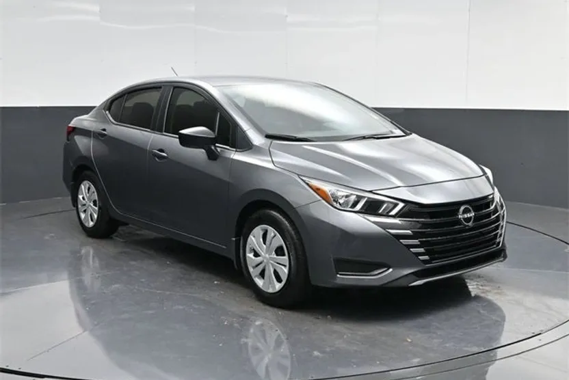 2024 Nissan Versa 1.6 S photo 1