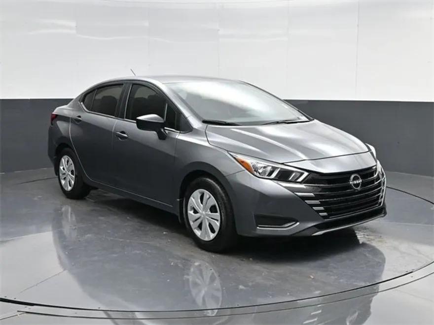 2024 Nissan Versa 1.6 S photo 1