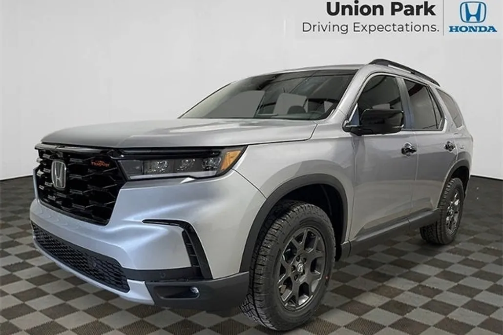 2025 Honda Pilot TrailSport photo 1