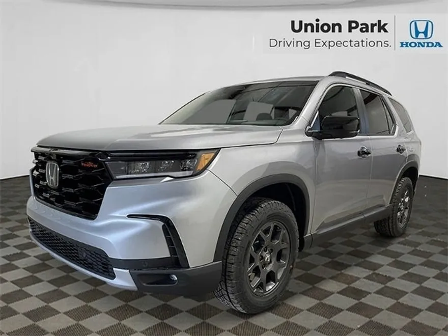 2025 Honda Pilot TrailSport photo 1