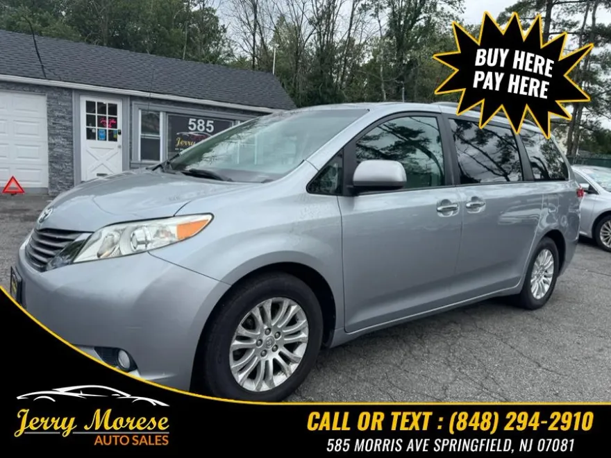 2013 Toyota Sienna XLE photo 1