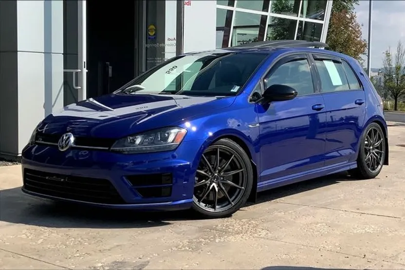 2016 Volkswagen Golf R 4Motion photo 1
