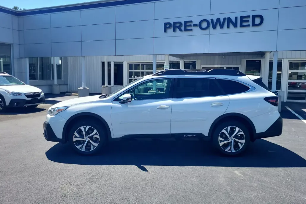2022 Subaru Outback Limited photo 1