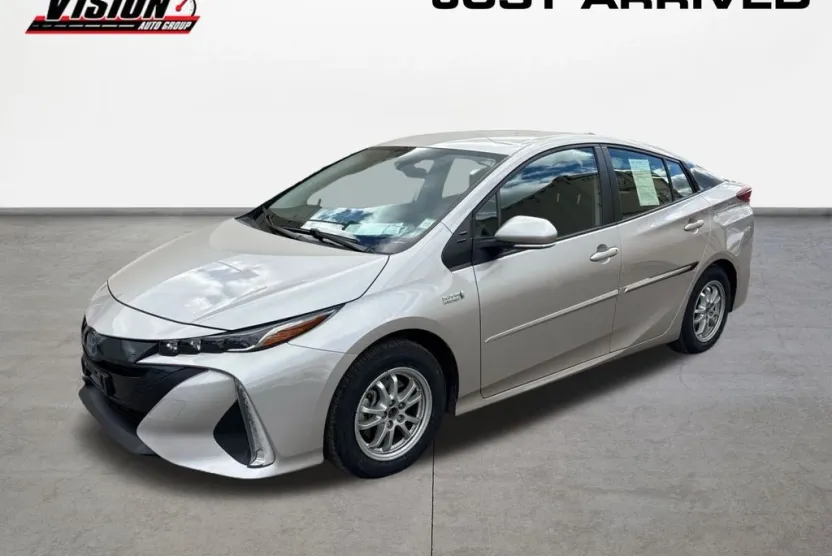 2021 Toyota Prius Prime LE photo 1