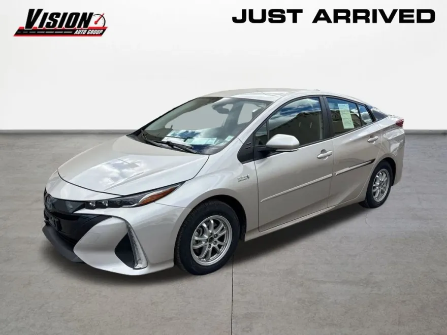 2021 Toyota Prius Prime LE photo 1