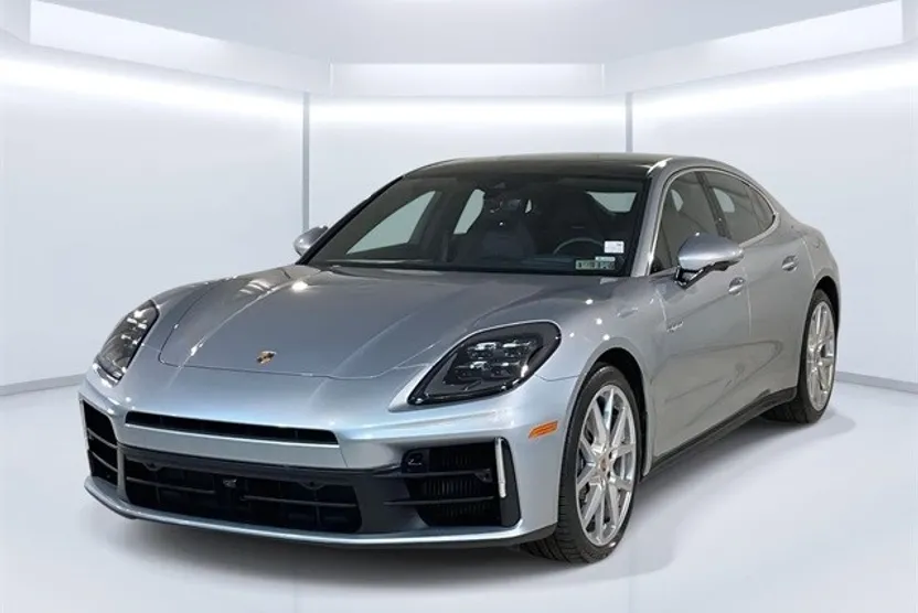 2025 Porsche Panamera E-Hybrid 4 photo 1