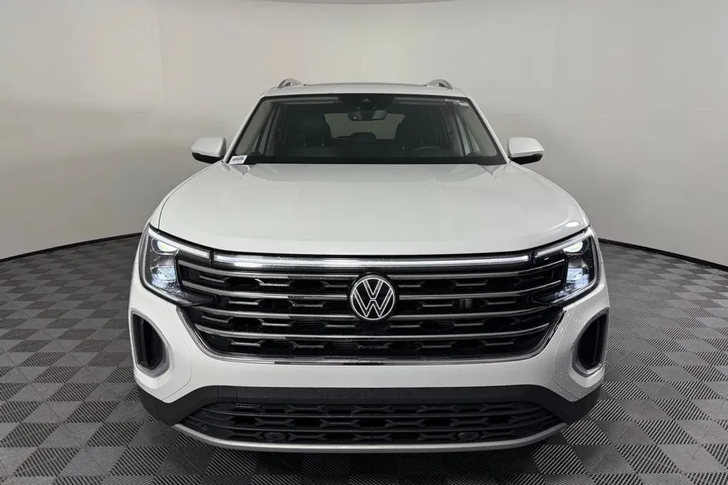 2024 Volkswagen Atlas SEL photo 1