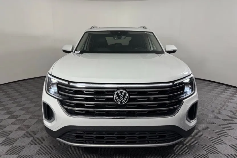 2024 Volkswagen Atlas SEL photo 1
