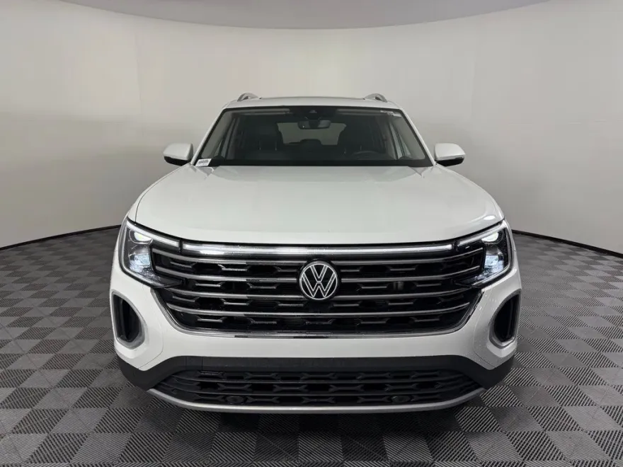 2024 Volkswagen Atlas SEL photo 1