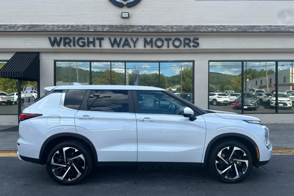 2024 Mitsubishi Outlander SE Black Edition S-AWC photo 1