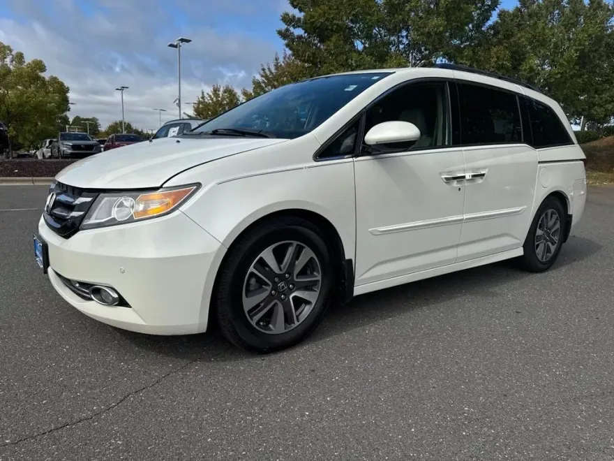 2014 Honda Odyssey Touring photo 1