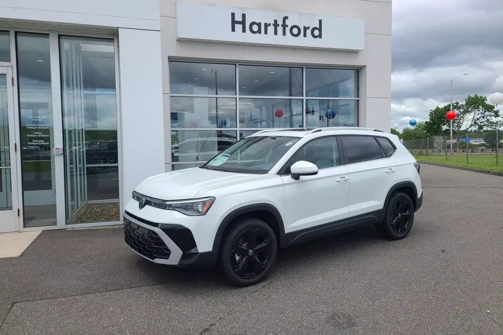 2025 Volkswagen Taos SEL photo 1
