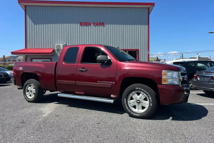 2008 Chevrolet Silverado 1500 LT photo 1