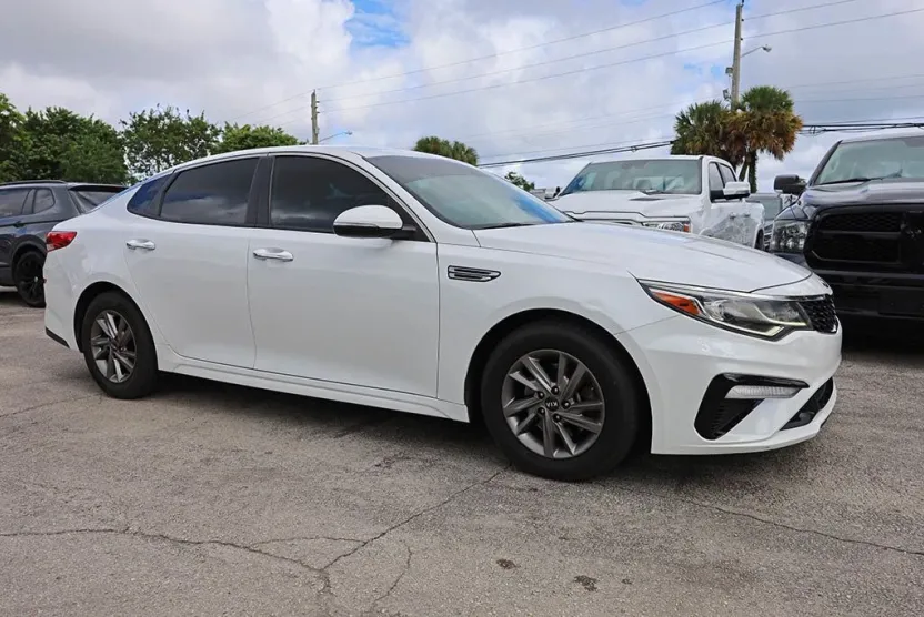 2020 Kia Optima LX SE photo 1