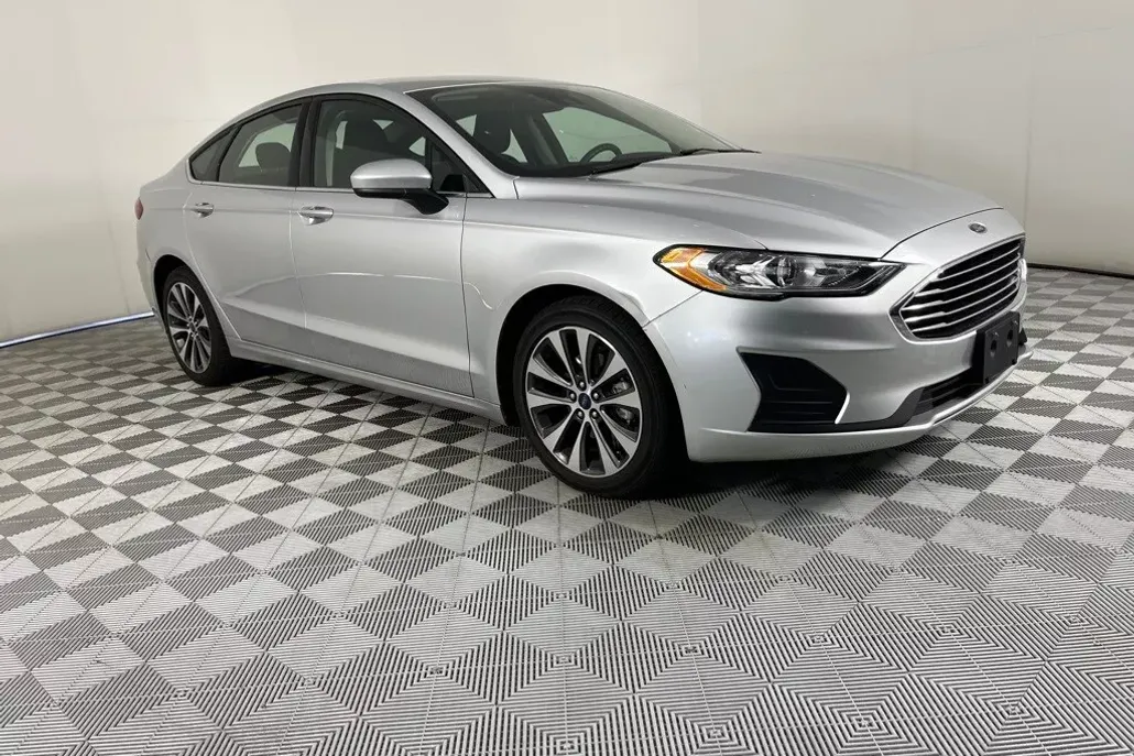 2019 Ford Fusion SE photo 1
