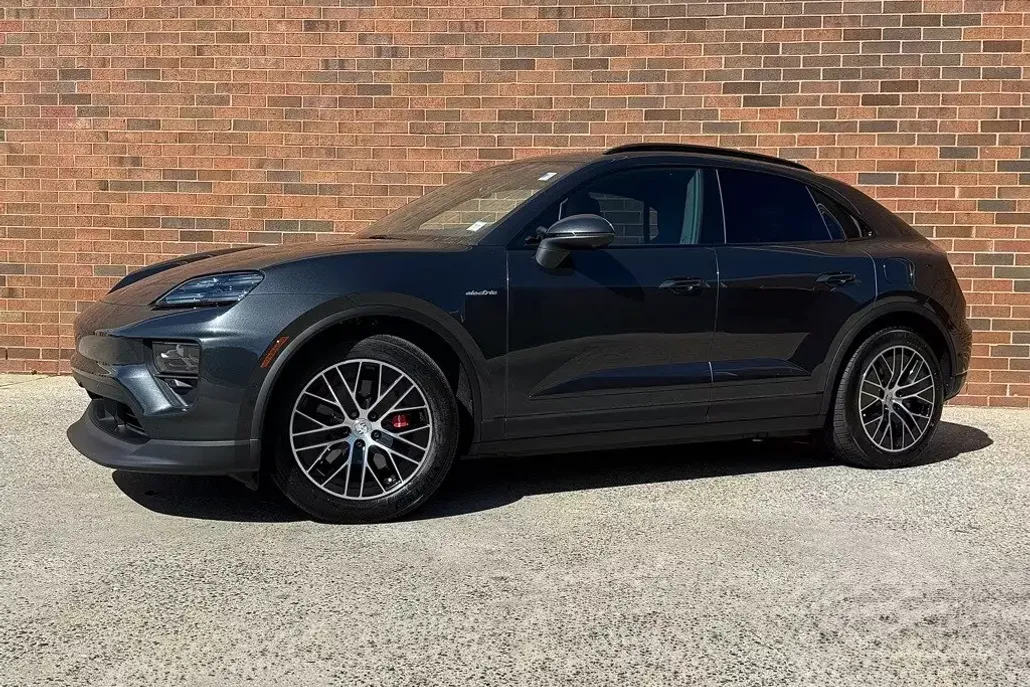 2025 Porsche Macan Electric photo 1