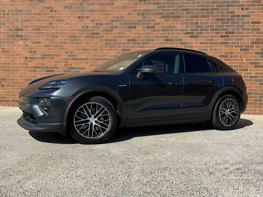 2025 Porsche Macan Electric photo 1