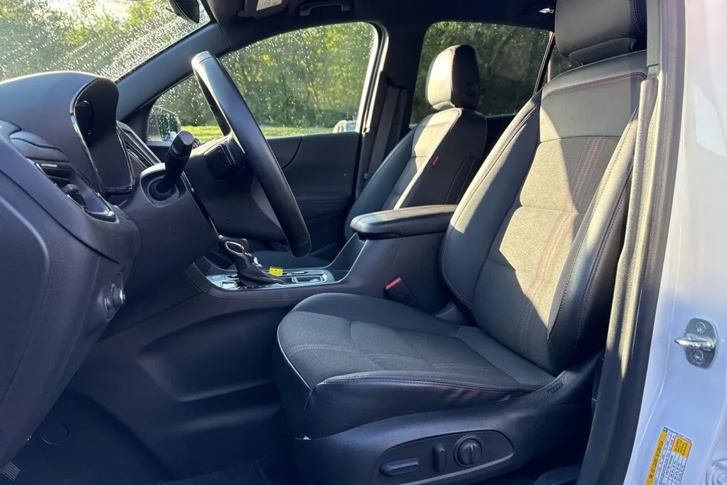 2023 Chevrolet Equinox RS photo 1