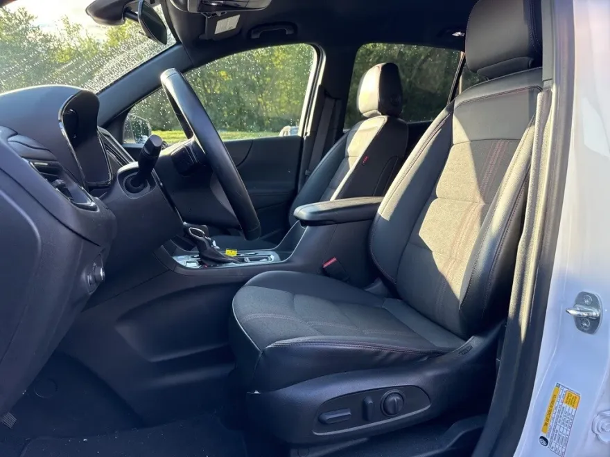 2023 Chevrolet Equinox RS photo 1