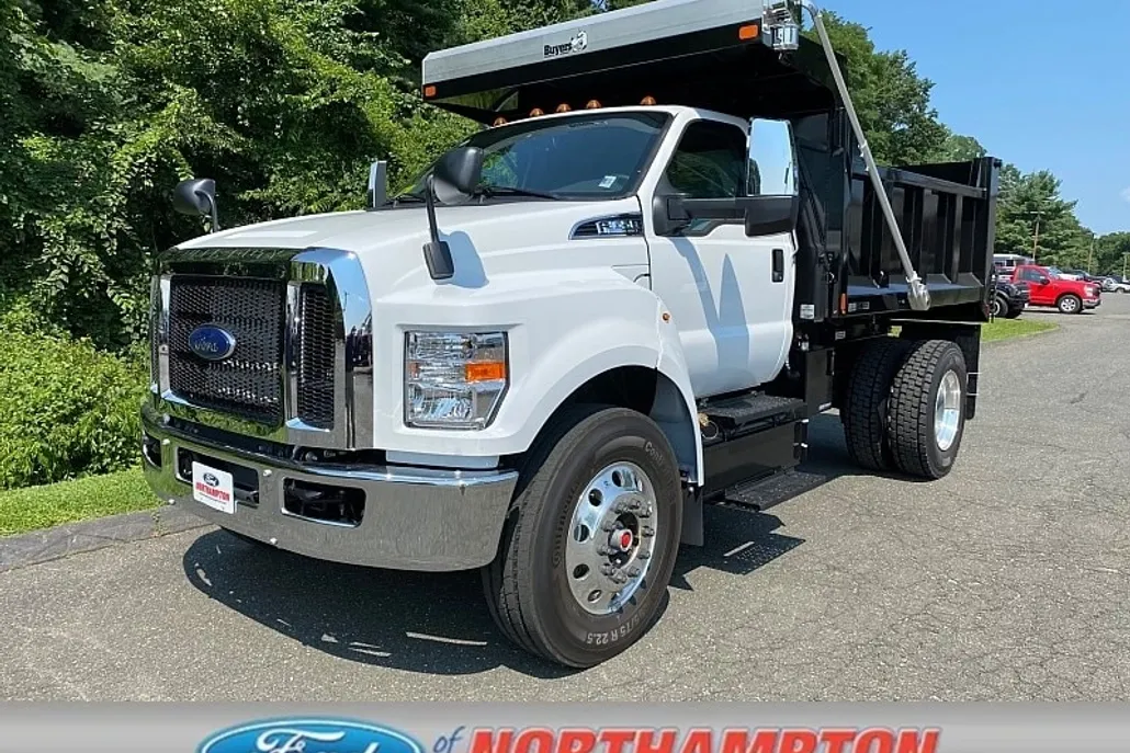 2025 Ford F-650 SuperCab photo 1